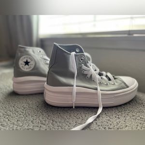 Women’s platform converse!